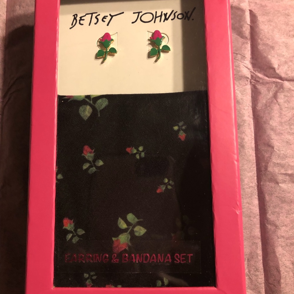 Betsey Johnson Black Floral Print Bandana/Earrings - Picture 6 of 6